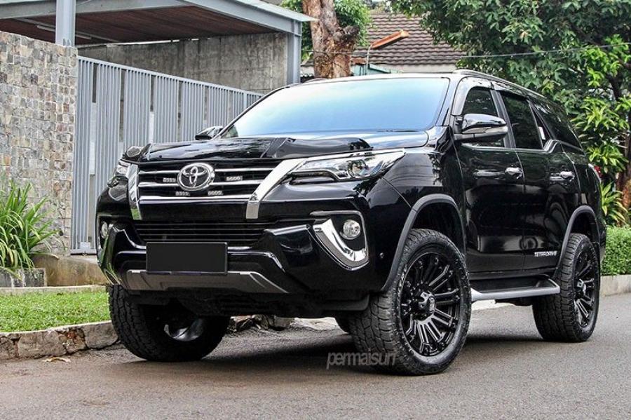  Toyota Fortuner by Permaisuri 2016 года  (фото 2 из 9)